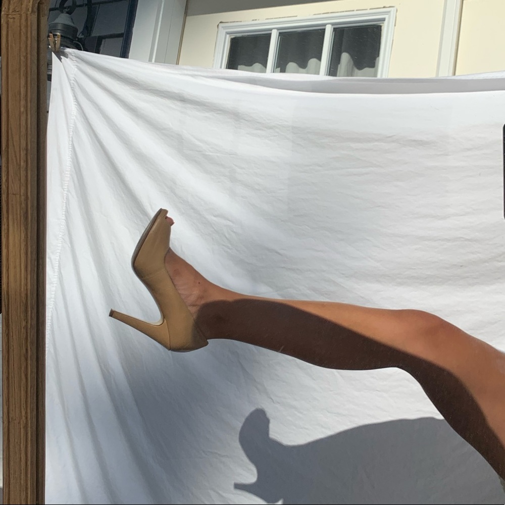 vintage Nine West nude pumps